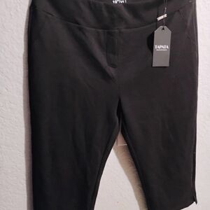 Tapata Women's Black Capris